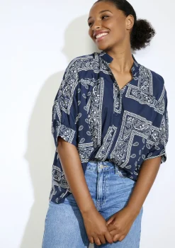 LolaLiza Oversized blouse met bandanaprint- Blouses En Hemden