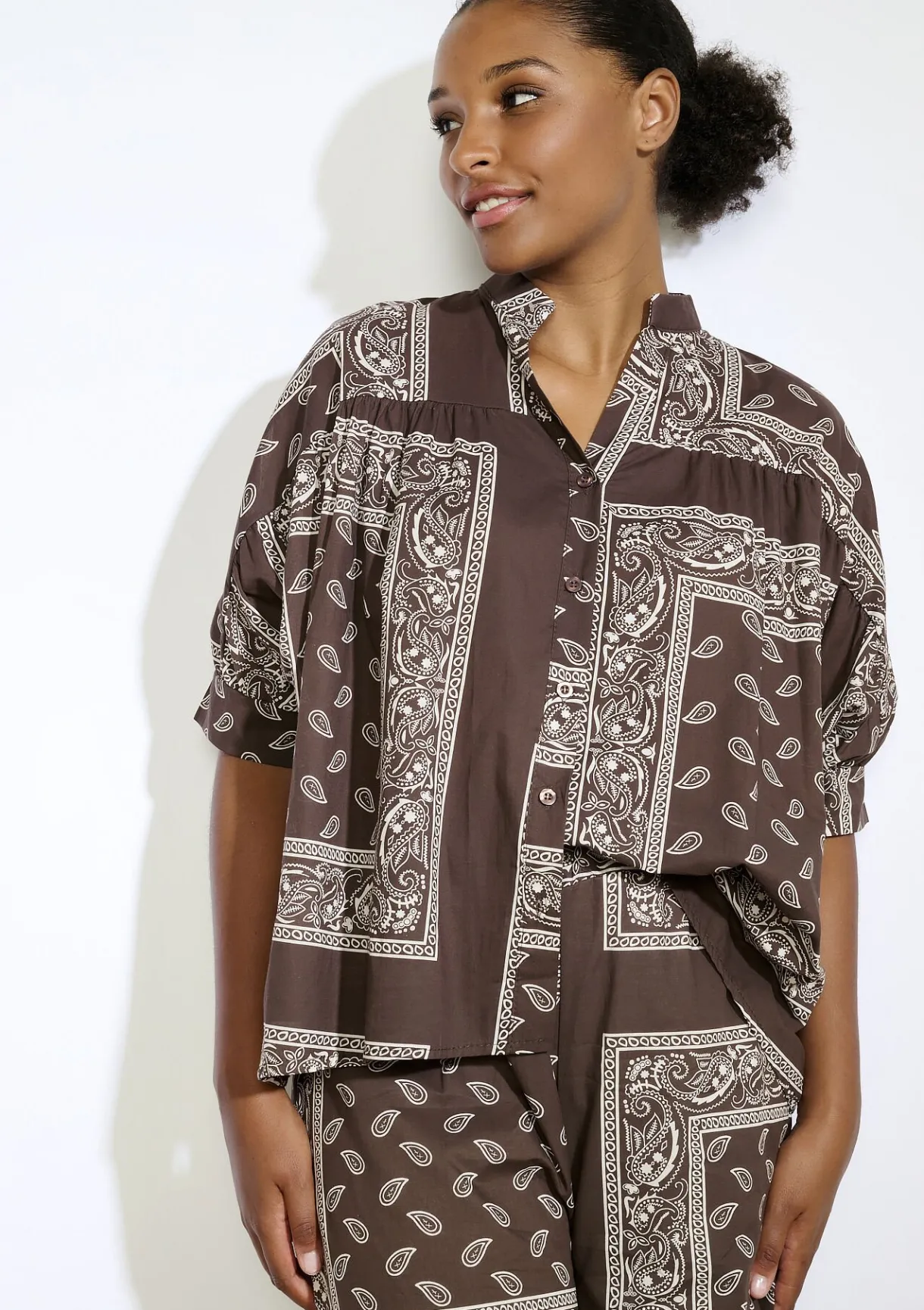 LolaLiza Oversized blouse met bandanaprint- Co-Ord Sets|Blouses En Hemden