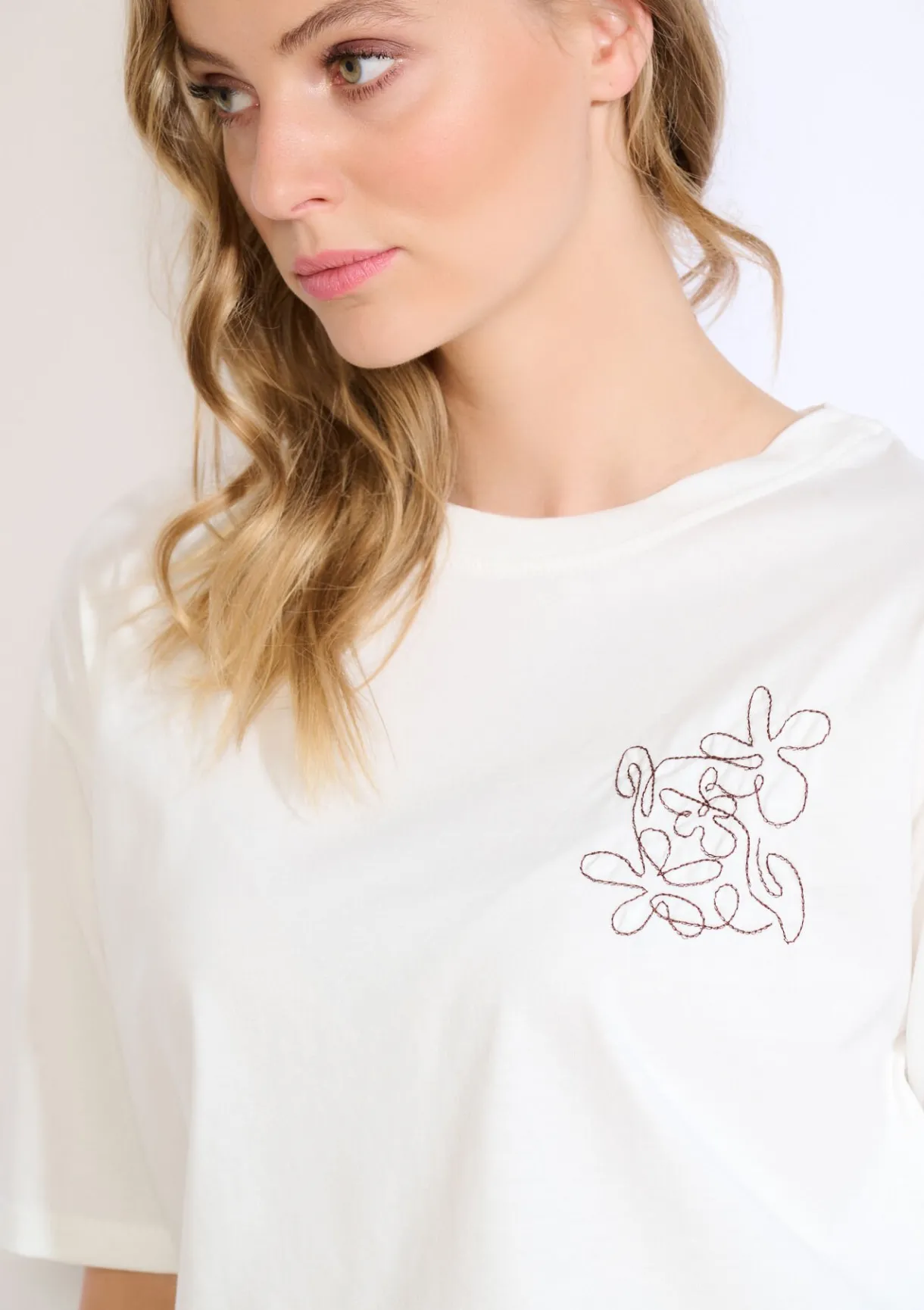 LolaLiza T-shirt met fijne borduring- Tops En T-Shirts